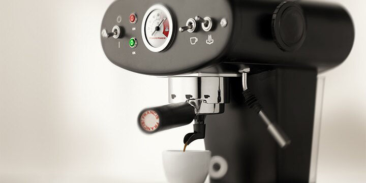 illy-CA_coffee-ese_pods_machine_X1Trio-720x360