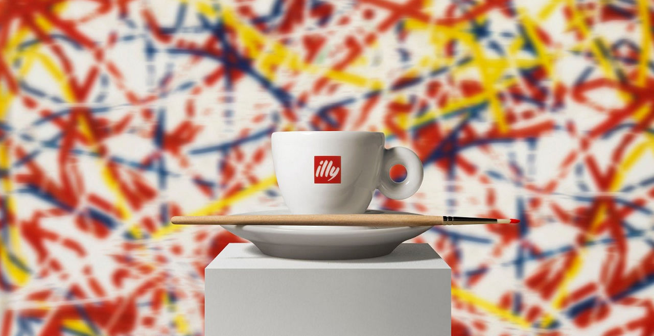 Andrea illy beve un caffè espresso