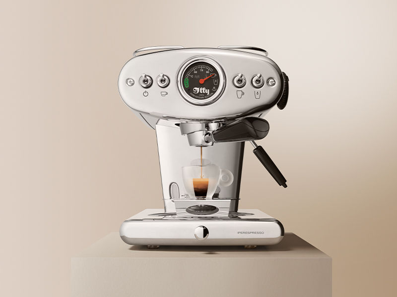 schrijven onze capaciteit Koffiemachines voor Capsules en Gemalen koffie | illy