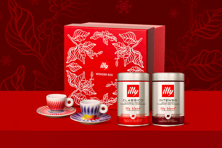 https://www.illy.com/content/dam/channels/website/consumer/global/gift-guide-2023/home-page/2023_xmas_hero-banner-red-mobile_440x740.png