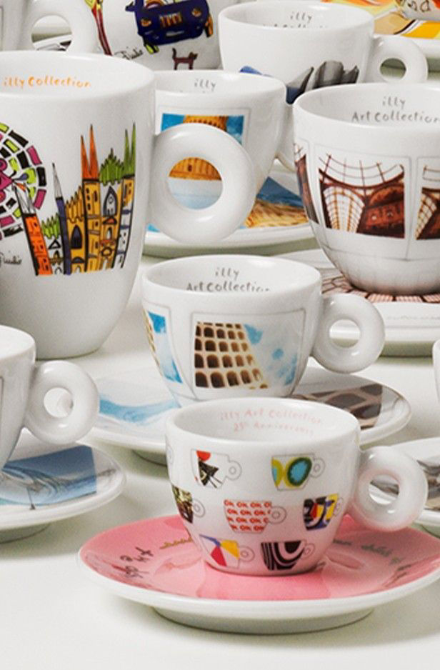 Illy store coffee cups