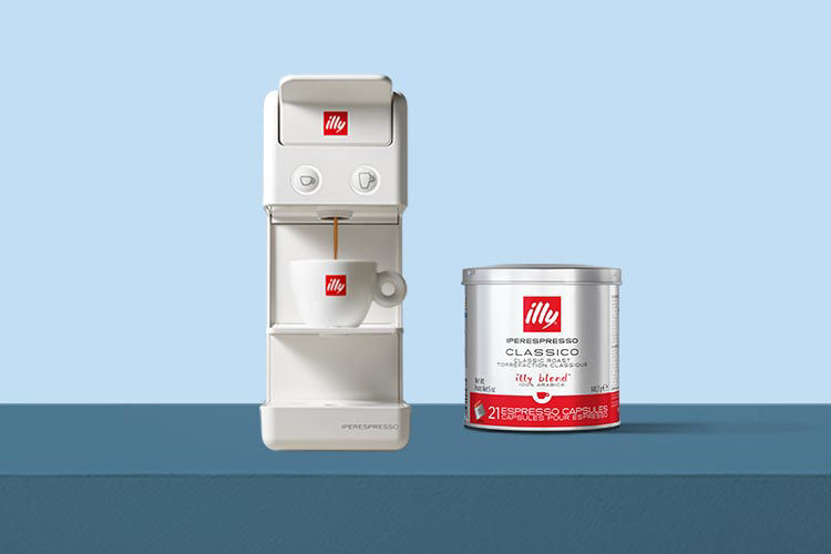 illy X7.1 iperEspresso espresso machine close up