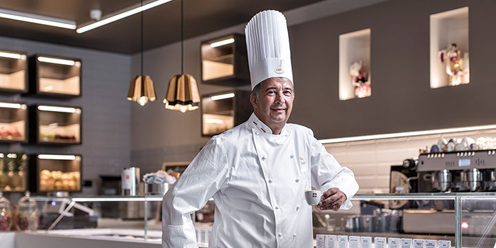 Sandro Ferretti beve il caffè illy