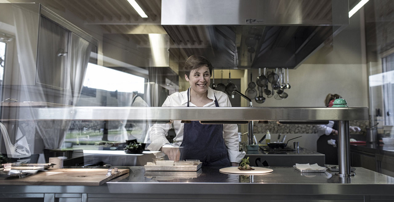  Antonia Klugmann in de keuken