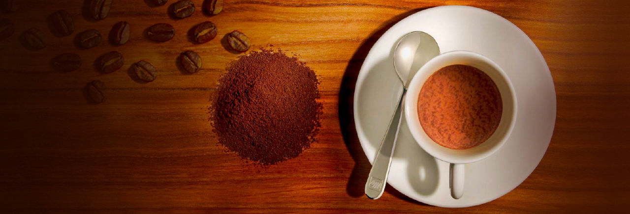 21.03.25_coffee-on-table_fullwidth-desktop_1440x490