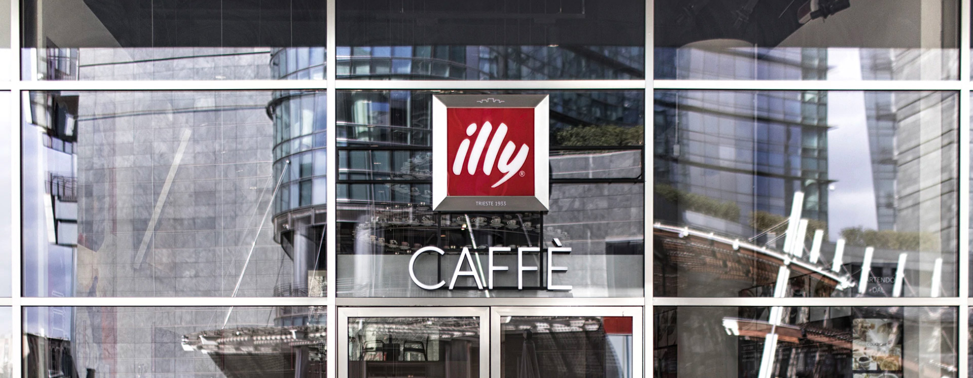 21.04.01_franchising-illy-caffe_hero-banner_1920x747