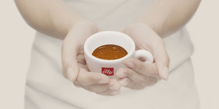 Tazzina di caffè espresso illy