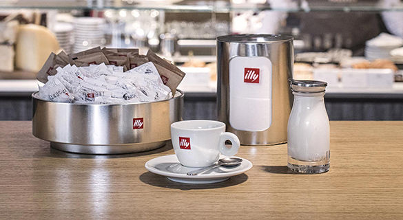 21.03.29_illy-coffee-table-accessories_tab-component_585x320