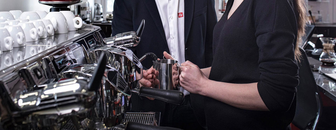 21.03.29_illy-coffee-training_hero-banner_1920x747