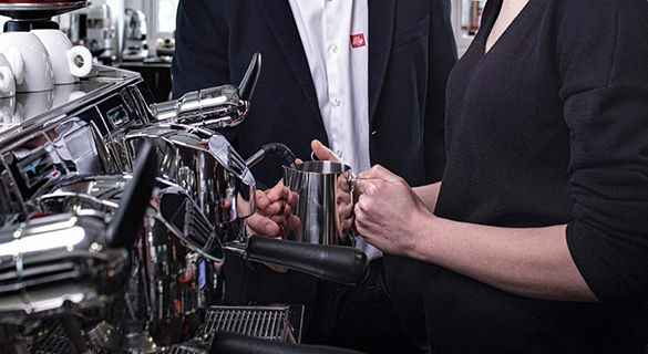 21.03.29_illy-coffee-training_tab-component_585x320