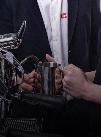21.04.27_illy-coffee-training_card-arraged-vertically_350x477