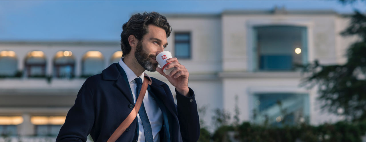 21.03.30_illy-un-grande-caffe-per-le-piccole-aziende_hero-banner_1920x747