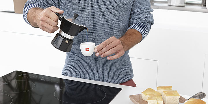 https://www.illy.com/on/demandware.static/-/Sites-masterCatalog_illycaffe/default/dw6fcd4c9e/products/Coffee-Machines/Moka-pots/pdp-moka-kitchen-720.jpg